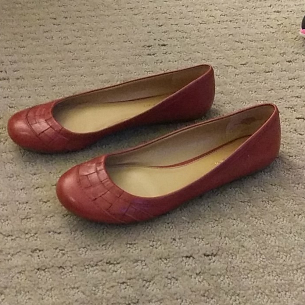 Red Bandolino leather flats, like new